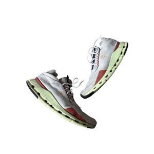 On Running Women’s Cloudnova Sneakers size 11 Gray Lime